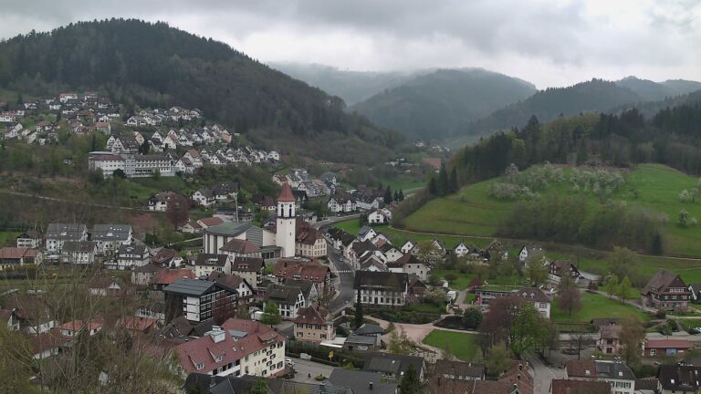 Dieses Bild zeigt eine Webcam-Aufnahme von Ottenhöfen, aufgenommen am Dienstag, den 14.04.2026 um 13:20 Uhr