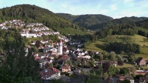 Dieses Bild zeigt eine Webcam-Aufnahme von Ottenhöfen, aufgenommen am Montag, den 01.06.2026 um 19:50 Uhr