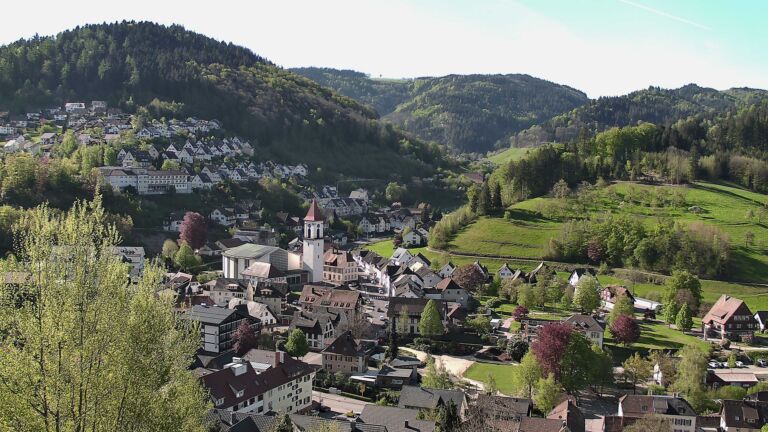 Dieses Bild zeigt eine Webcam-Aufnahme von Ottenhöfen, aufgenommen am Freitag, den 24.04.2026 um 09:30 Uhr
