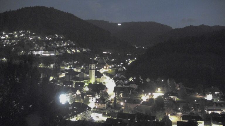 Dieses Bild zeigt eine Webcam-Aufnahme von Ottenhöfen, aufgenommen am Montag, den 19.10.2026 um 19:20 Uhr