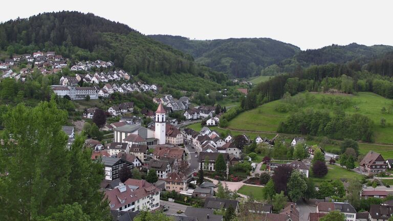 Dieses Bild zeigt eine Webcam-Aufnahme von Ottenhöfen, aufgenommen am Montag, den 04.05.2026 um 07:30 Uhr