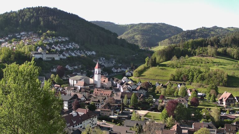 Dieses Bild zeigt eine Webcam-Aufnahme von Ottenhöfen, aufgenommen am Donnerstag, den 30.04.2026 um 08:10 Uhr