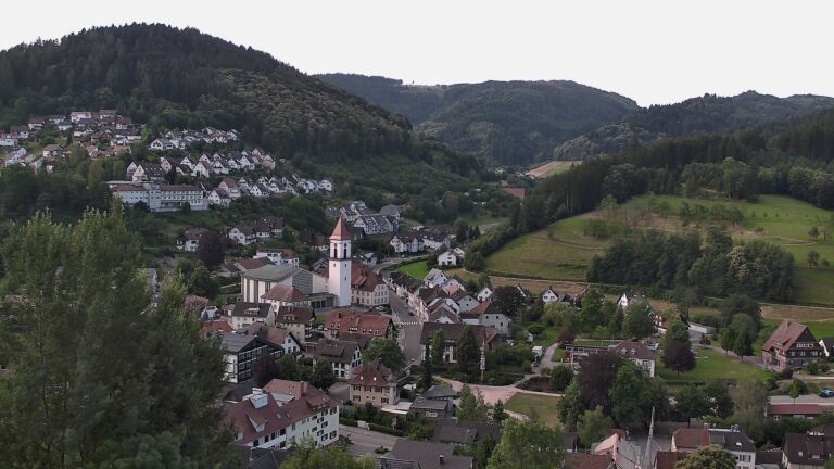 Dieses Bild zeigt eine Webcam-Aufnahme von Ottenhöfen, aufgenommen am Sonntag, den 28.06.2026 um 08:20 Uhr