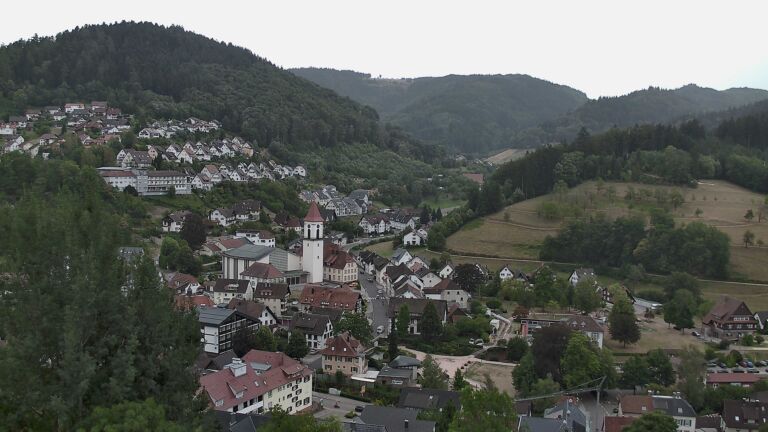 Dieses Bild zeigt eine Webcam-Aufnahme von Ottenhöfen, aufgenommen am Sonntag, den 09.08.2026 um 15:30 Uhr