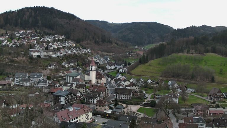 Dieses Bild zeigt eine Webcam-Aufnahme von Ottenhöfen, aufgenommen am Dienstag, den 17.03.2026 um 18:10 Uhr