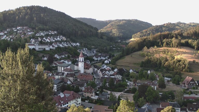 Dieses Bild zeigt eine Webcam-Aufnahme von Ottenhöfen, aufgenommen am Freitag, den 14.08.2026 um 07:30 Uhr