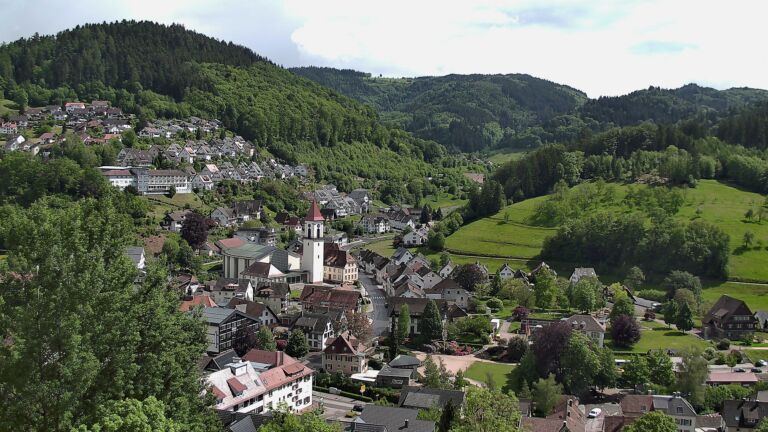 Dieses Bild zeigt eine Webcam-Aufnahme von Ottenhöfen, aufgenommen am Freitag, den 15.05.2026 um 15:30 Uhr
