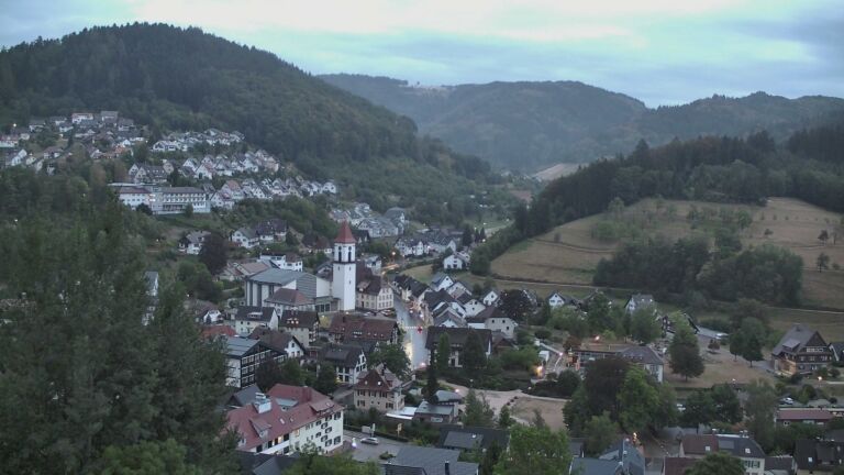Dieses Bild zeigt eine Webcam-Aufnahme von Ottenhöfen, aufgenommen am Dienstag, den 18.08.2026 um 20:40 Uhr