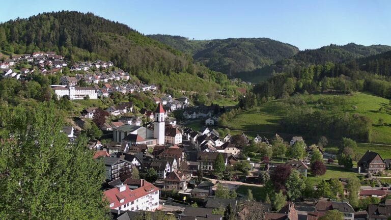 Dieses Bild zeigt eine Webcam-Aufnahme von Ottenhöfen, aufgenommen am Mittwoch, den 29.04.2026 um 18:30 Uhr