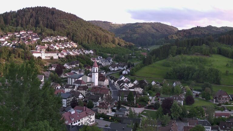 Dieses Bild zeigt eine Webcam-Aufnahme von Ottenhöfen, aufgenommen am Freitag, den 08.05.2026 um 20:10 Uhr