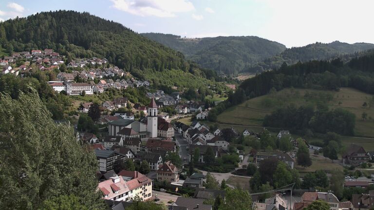 Dieses Bild zeigt eine Webcam-Aufnahme von Ottenhöfen, aufgenommen am Samstag, den 01.08.2026 um 16:10 Uhr