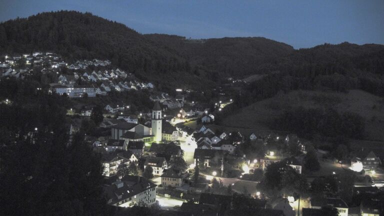Dieses Bild zeigt eine Webcam-Aufnahme von Ottenhöfen, aufgenommen am Montag, den 06.07.2026 um 22:30 Uhr