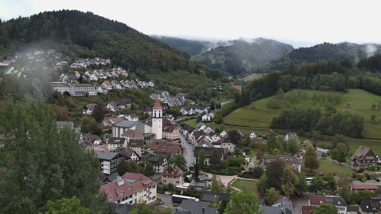 Dieses Bild zeigt eine Webcam-Aufnahme von Ottenhöfen, aufgenommen am Donnerstag, den 08.10.2026 um 15:50 Uhr