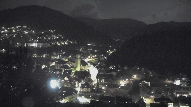 Dieses Bild zeigt eine Webcam-Aufnahme von Ottenhöfen, aufgenommen am Montag, den 19.10.2026 um 20:00 Uhr