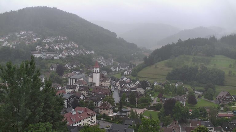 Dieses Bild zeigt eine Webcam-Aufnahme von Ottenhöfen, aufgenommen am Freitag, den 12.06.2026 um 07:40 Uhr