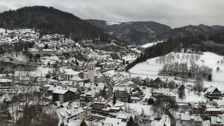 Dieses Bild zeigt eine Webcam-Aufnahme von Ottenhöfen, aufgenommen am Donnerstag, den 08.01.2026 um 08:30 Uhr