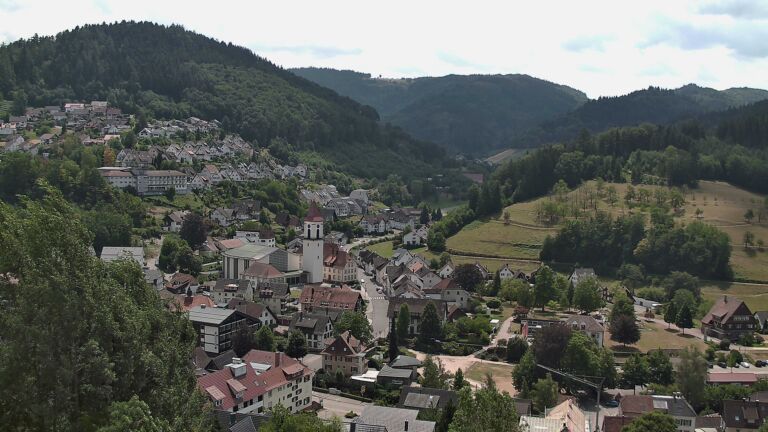 Dieses Bild zeigt eine Webcam-Aufnahme von Ottenhöfen, aufgenommen am Donnerstag, den 16.07.2026 um 13:10 Uhr