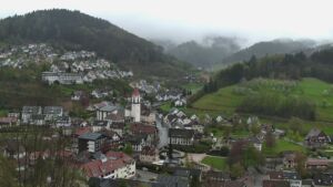 Dieses Bild zeigt eine Webcam-Aufnahme von Ottenhöfen, aufgenommen am Sonntag, den 12.04.2026 um 08:10 Uhr