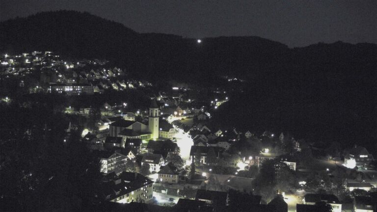 Dieses Bild zeigt eine Webcam-Aufnahme von Ottenhöfen, aufgenommen am Montag, den 05.10.2026 um 20:00 Uhr