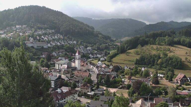 Dieses Bild zeigt eine Webcam-Aufnahme von Ottenhöfen, aufgenommen am Sonntag, den 19.07.2026 um 10:00 Uhr