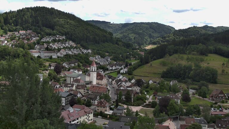 Dieses Bild zeigt eine Webcam-Aufnahme von Ottenhöfen, aufgenommen am Sonntag, den 05.07.2026 um 14:50 Uhr