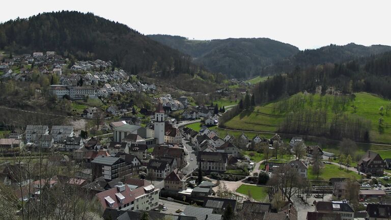 Dieses Bild zeigt eine Webcam-Aufnahme von Ottenhöfen, aufgenommen am Montag, den 06.04.2026 um 13:40 Uhr