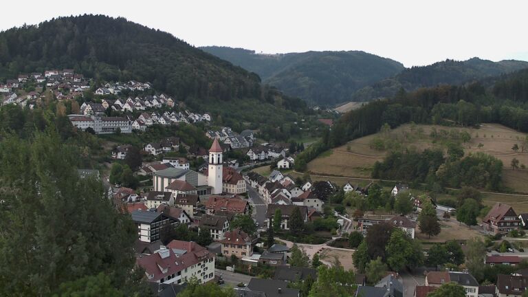 Dieses Bild zeigt eine Webcam-Aufnahme von Ottenhöfen, aufgenommen am Dienstag, den 18.08.2026 um 08:00 Uhr