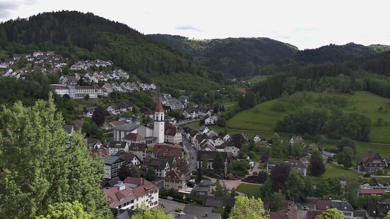 Dieses Bild zeigt eine Webcam-Aufnahme von Ottenhöfen, aufgenommen am Samstag, den 16.05.2026 um 16:10 Uhr