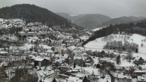 Dieses Bild zeigt eine Webcam-Aufnahme von Ottenhöfen, aufgenommen am Donnerstag, den 08.01.2026 um 10:10 Uhr