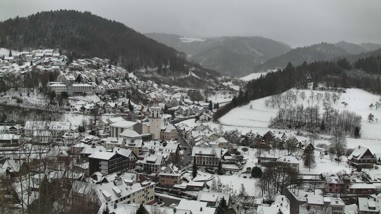 Dieses Bild zeigt eine Webcam-Aufnahme von Ottenhöfen, aufgenommen am Donnerstag, den 08.01.2026 um 10:10 Uhr