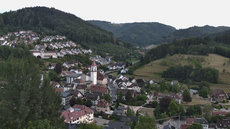 Dieses Bild zeigt eine Webcam-Aufnahme von Ottenhöfen, aufgenommen am Montag, den 03.08.2026 um 20:40 Uhr
