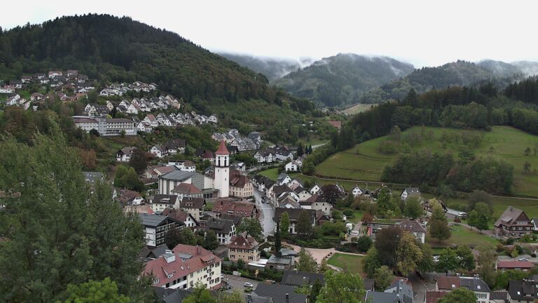Dieses Bild zeigt eine Webcam-Aufnahme von Ottenhöfen, aufgenommen am Donnerstag, den 08.10.2026 um 16:30 Uhr