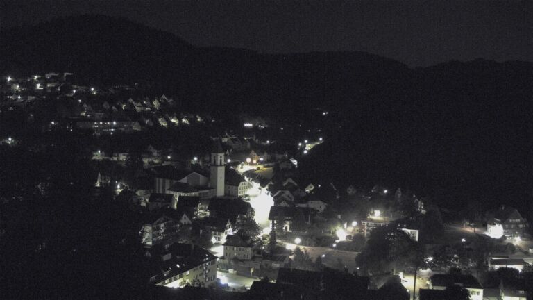 Dieses Bild zeigt eine Webcam-Aufnahme von Ottenhöfen, aufgenommen am Dienstag, den 28.07.2026 um 04:00 Uhr