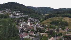 Dieses Bild zeigt eine Webcam-Aufnahme von Ottenhöfen, aufgenommen am Freitag, den 17.07.2026 um 08:10 Uhr