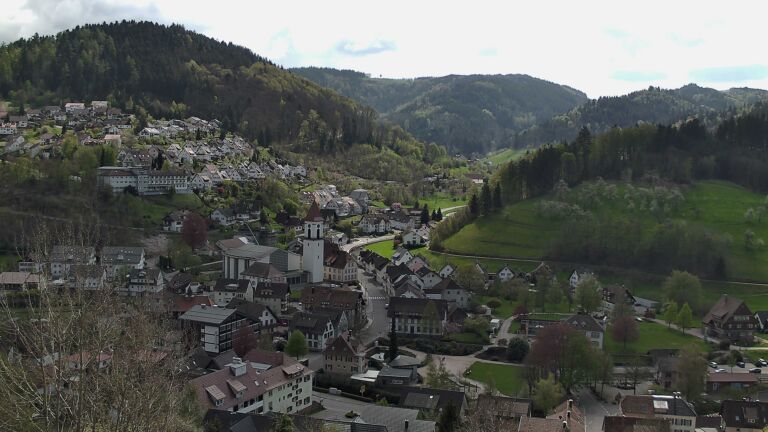 Dieses Bild zeigt eine Webcam-Aufnahme von Ottenhöfen, aufgenommen am Donnerstag, den 16.04.2026 um 13:20 Uhr