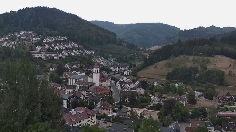 Dieses Bild zeigt eine Webcam-Aufnahme von Ottenhöfen, aufgenommen am Montag, den 17.08.2026 um 19:50 Uhr