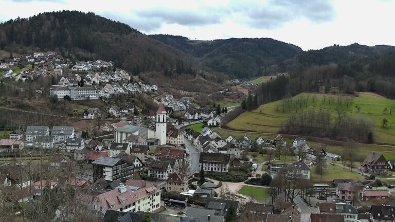 Dieses Bild zeigt eine Webcam-Aufnahme von Ottenhöfen, aufgenommen am Montag, den 23.02.2026 um 13:40 Uhr