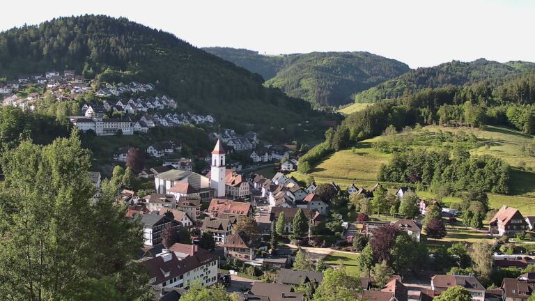 Dieses Bild zeigt eine Webcam-Aufnahme von Ottenhöfen, aufgenommen am Freitag, den 22.05.2026 um 07:50 Uhr