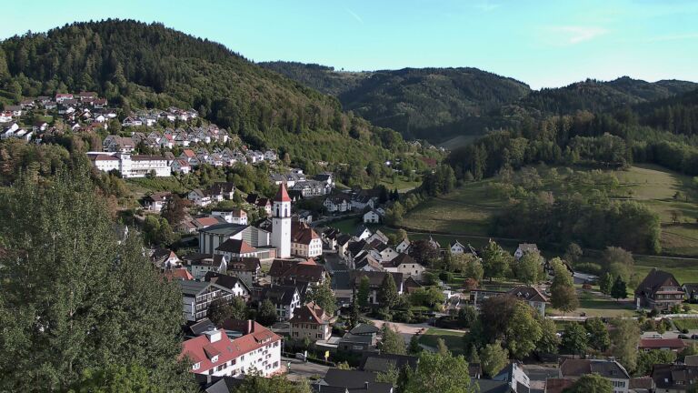 Dieses Bild zeigt eine Webcam-Aufnahme von Ottenhöfen, aufgenommen am Samstag, den 12.09.2026 um 17:50 Uhr