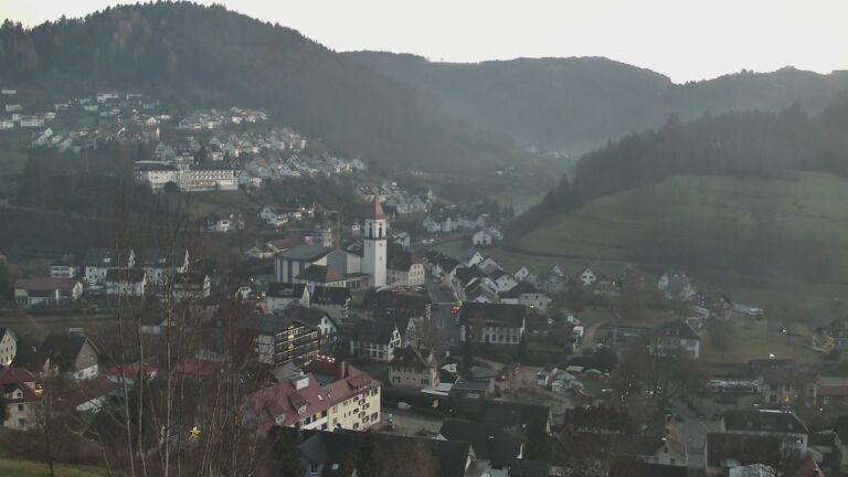 Dieses Bild zeigt eine Webcam-Aufnahme von Ottenhöfen, aufgenommen am Freitag, den 12.12.2025 um 16:50 Uhr