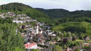 Dieses Bild zeigt eine Webcam-Aufnahme von Ottenhöfen, aufgenommen am Montag, den 18.05.2026 um 18:30 Uhr