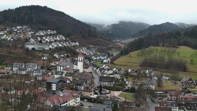 Dieses Bild zeigt eine Webcam-Aufnahme von Ottenhöfen, aufgenommen am Montag, den 26.01.2026 um 12:10 Uhr