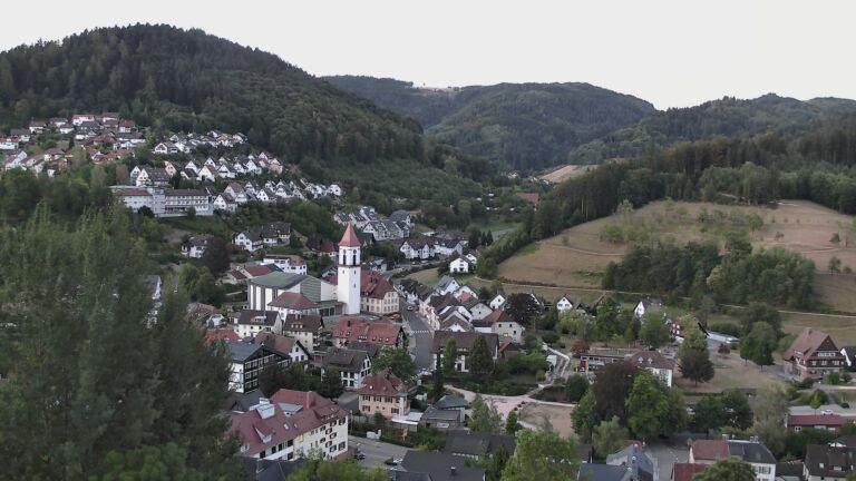 Dieses Bild zeigt eine Webcam-Aufnahme von Ottenhöfen, aufgenommen am Donnerstag, den 13.08.2026 um 06:00 Uhr