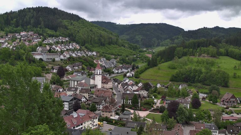 Dieses Bild zeigt eine Webcam-Aufnahme von Ottenhöfen, aufgenommen am Dienstag, den 05.05.2026 um 12:30 Uhr
