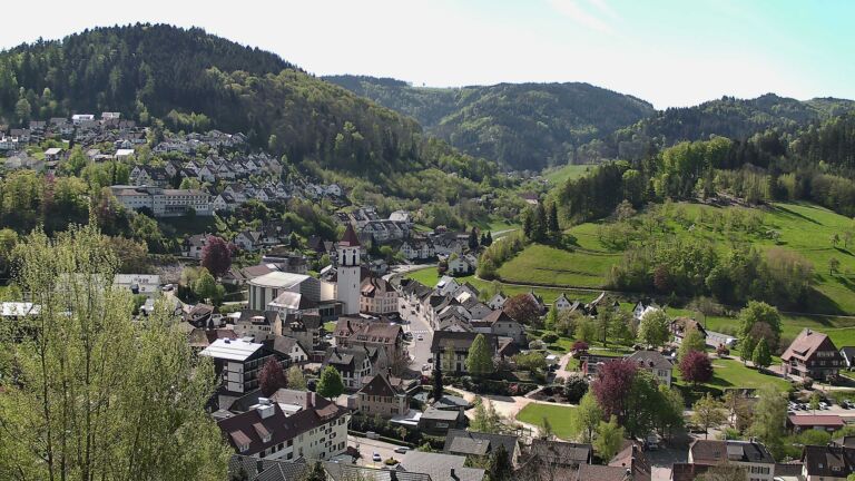Dieses Bild zeigt eine Webcam-Aufnahme von Ottenhöfen, aufgenommen am Freitag, den 24.04.2026 um 11:10 Uhr
