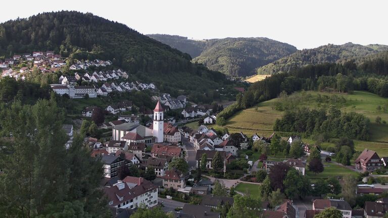 Dieses Bild zeigt eine Webcam-Aufnahme von Ottenhöfen, aufgenommen am Sonntag, den 07.06.2026 um 07:20 Uhr