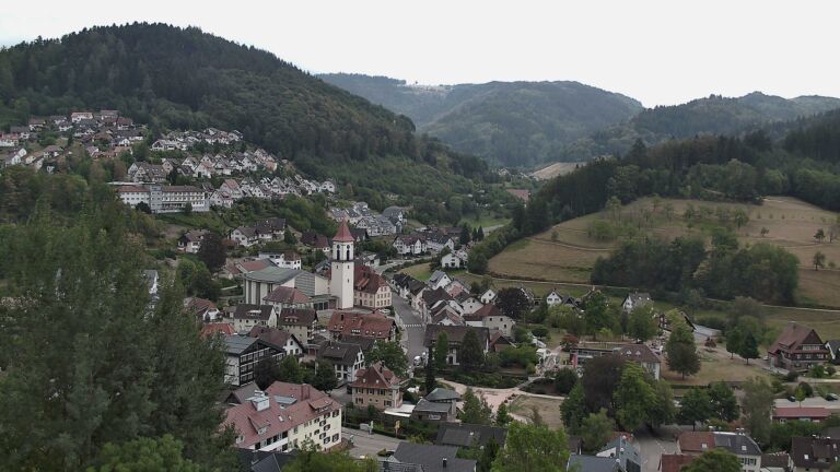Dieses Bild zeigt eine Webcam-Aufnahme von Ottenhöfen, aufgenommen am Dienstag, den 25.08.2026 um 15:00 Uhr