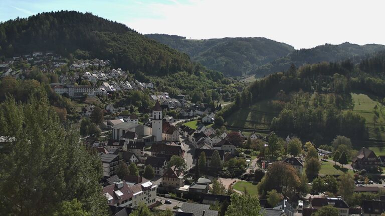 Dieses Bild zeigt eine Webcam-Aufnahme von Ottenhöfen, aufgenommen am Donnerstag, den 15.10.2026 um 13:10 Uhr