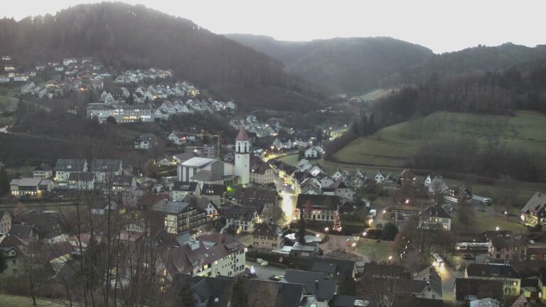 Dieses Bild zeigt eine Webcam-Aufnahme von Ottenhöfen, aufgenommen am Donnerstag, den 18.12.2025 um 07:40 Uhr