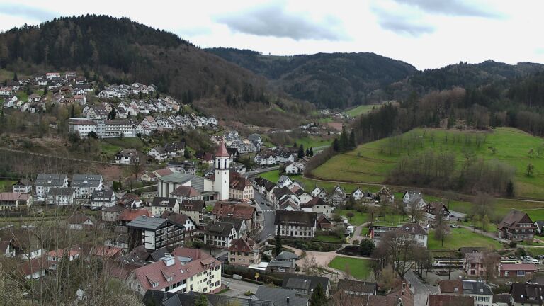 Dieses Bild zeigt eine Webcam-Aufnahme von Ottenhöfen, aufgenommen am Samstag, den 04.04.2026 um 14:50 Uhr